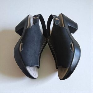 Munro Black Mules Elegant Versatile Footwear